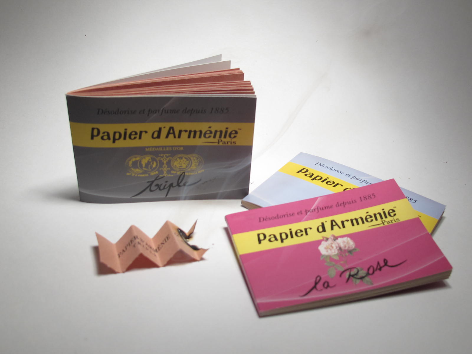 Papier d'Armenie La Rose Paper Incense